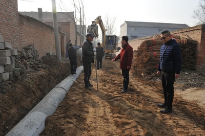 真情灑泥土 實干暖民心——記金鄉(xiāng)縣馬廟鎮(zhèn)翟莊村第一書記張征鋒與基礎(chǔ)設(shè)施建設(shè)